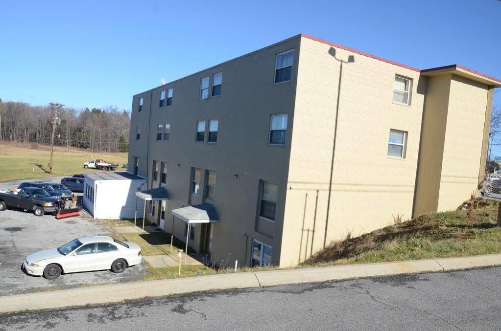 Red Carpet Inn & Suites Ebensburg Exterior photo